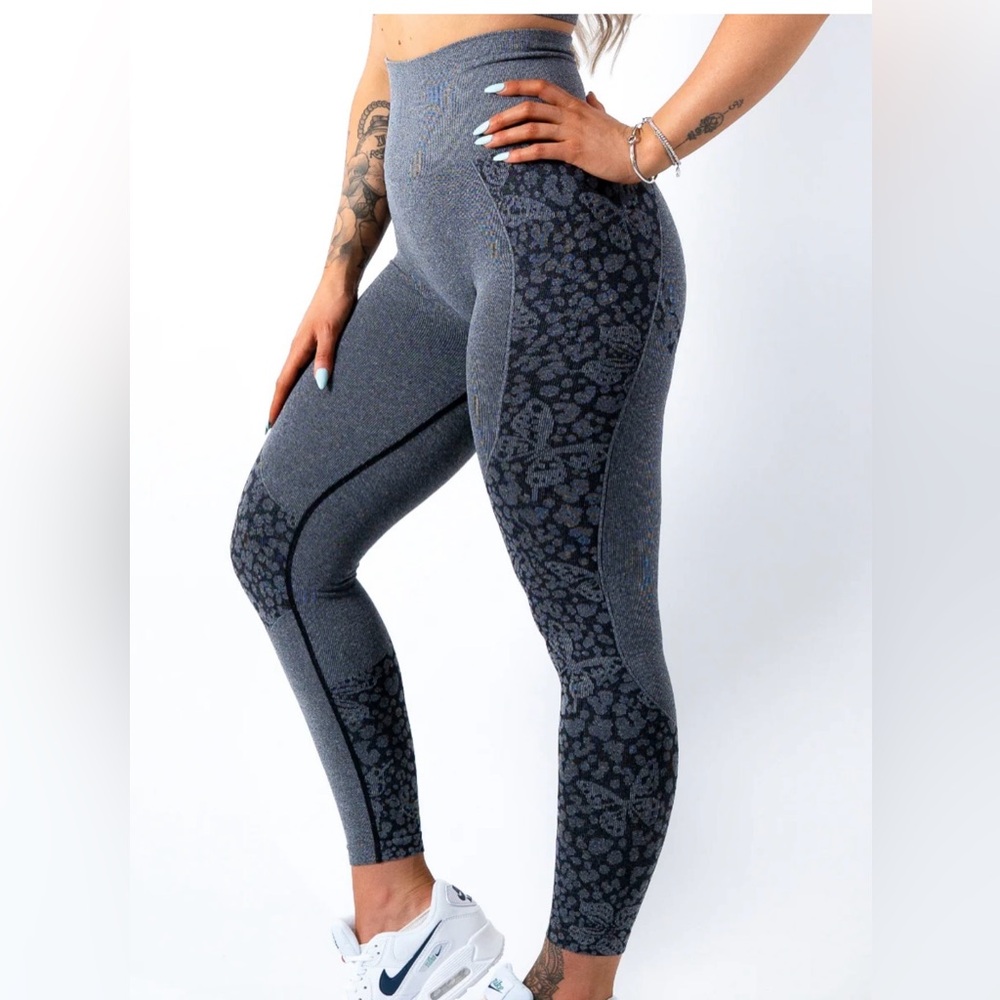 PEACHED BY NELLIE LEGGINGS 🍑 SZ S